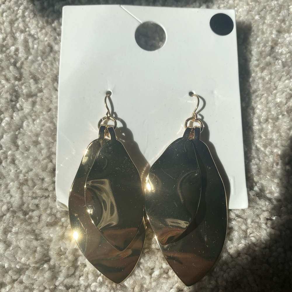 Leaflet gold dangle earrings